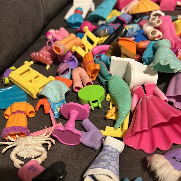 Polly Pocket dolls and more! - Picture 5 of 10